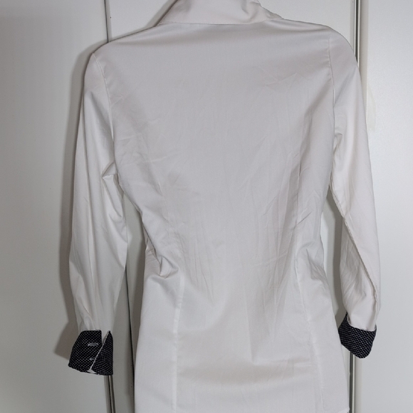 Chic White Button-Down Shirt with Black Accents - Picture 4 of 6